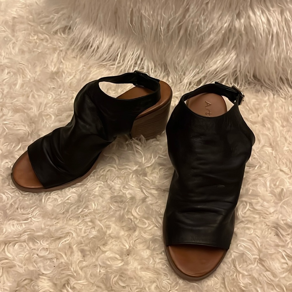 Black size 8 artesian by zigss